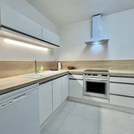 Spacieux 3 Pieces Proche Centre Annecy, Balcon Et Parking - Fr-1-432-90 Apartment